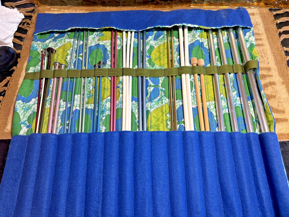 12x Assorted Knitting Needle Pairs & Rolling Organizer w/ Batik Fabric