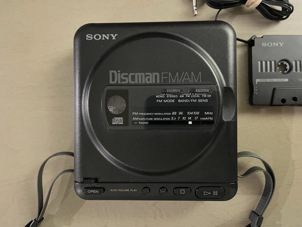 Sony D-T2 Discman FM/AM CD Compact Player