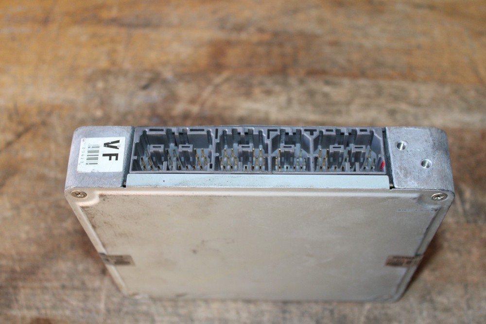 1995-1996 Lexus ES300 Engine Computer Control Module ECU ECM 89661-33720 OEM