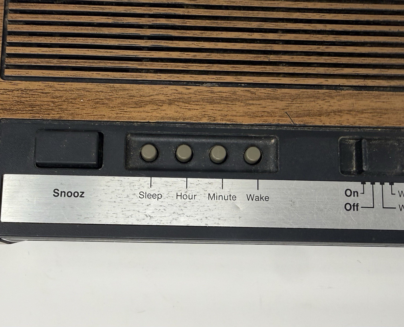 Vintage General Electric Wood Grain AM FM Alarm Clock Model 7-4630B Retro Workin