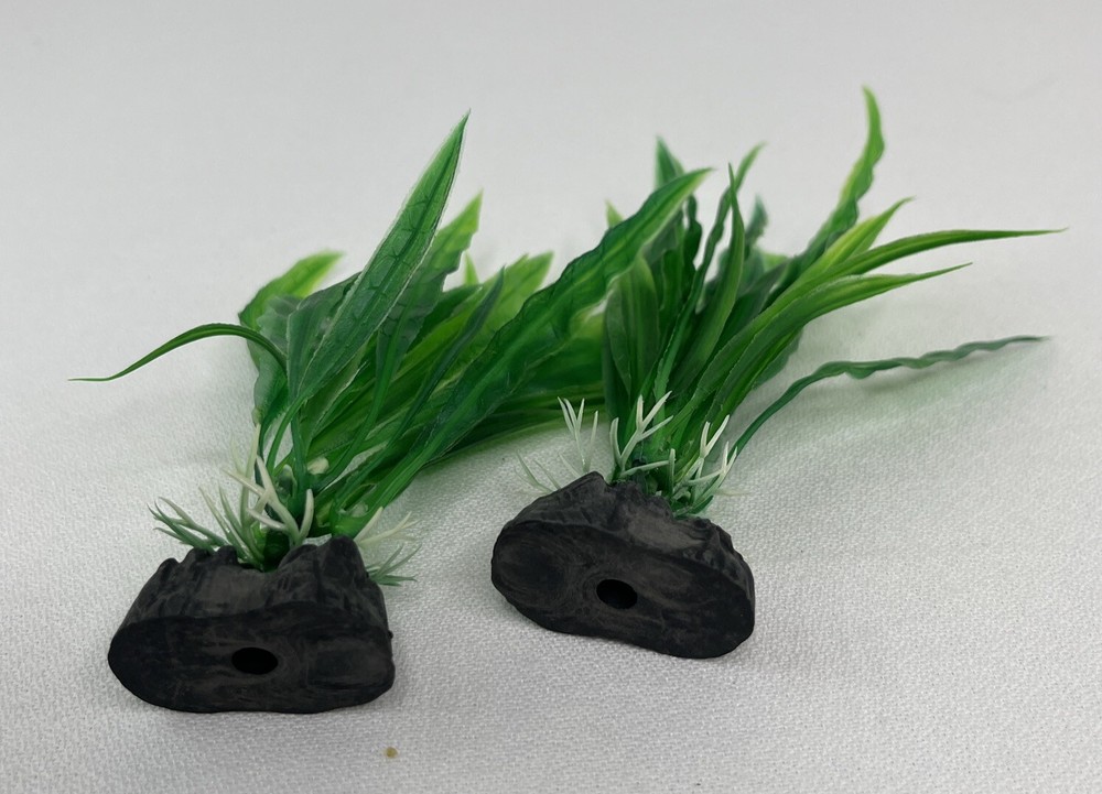 2PC Xunyee Plastic Aquarium Plants