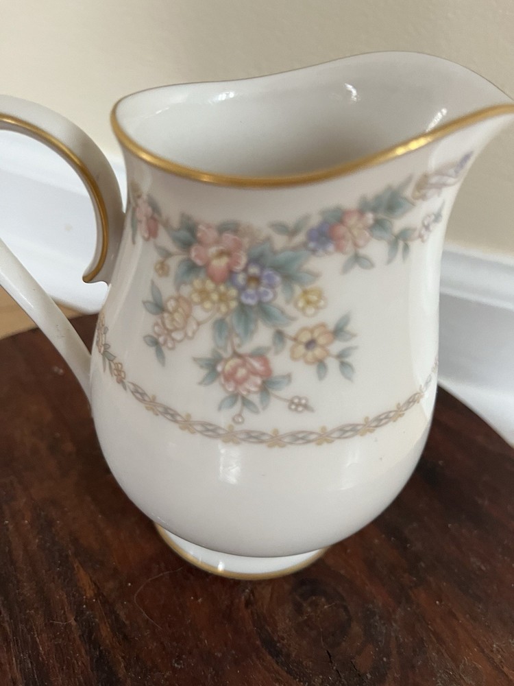 NORITAKE GALLERY CREAMER 4 3/8" Excellent