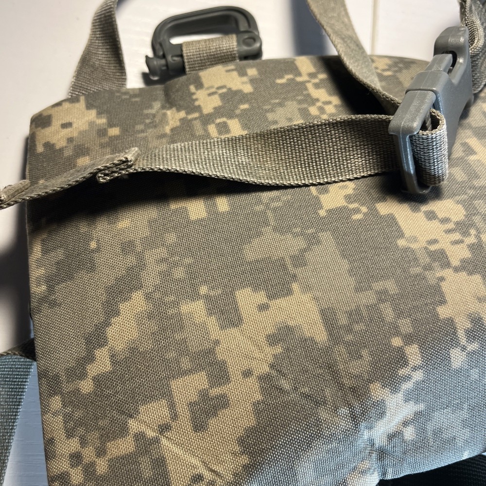 Molle II Hydration System Carrier WITH 100oz/3L Bladder ACU