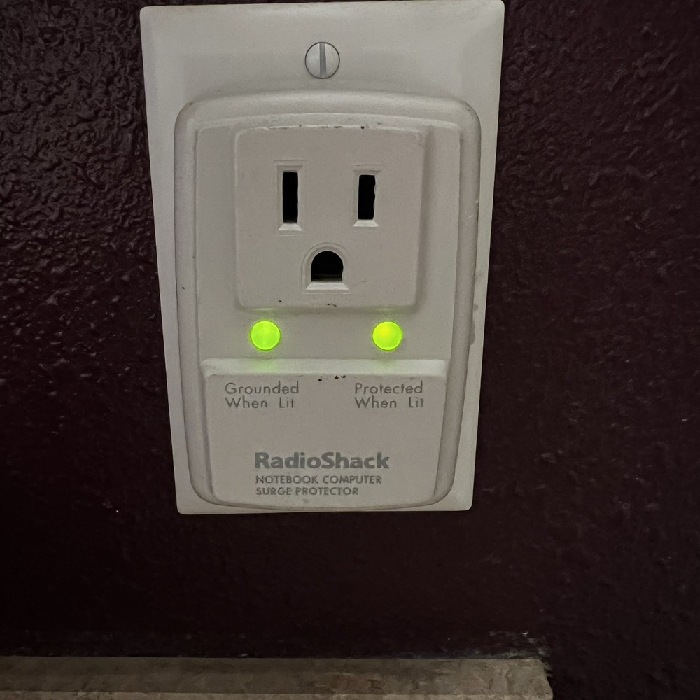 Radio Shack 61-2225 Notebook Computer Surge Protector