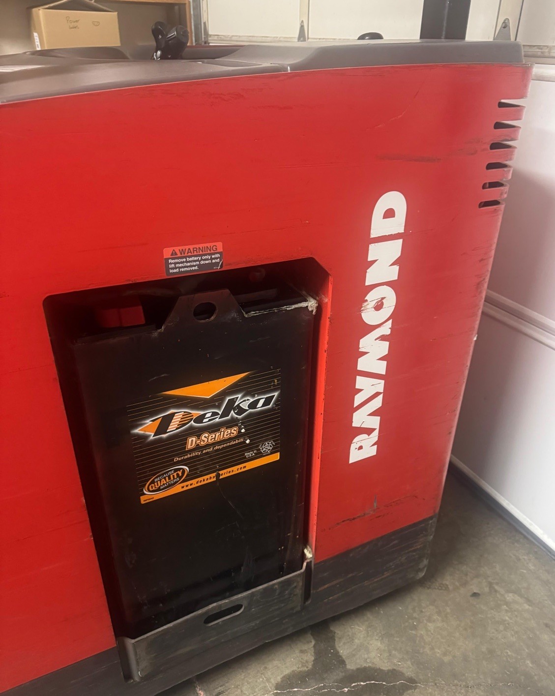 Raymond DSS 300 Stand Up Forklift Electric Reach Truck Warehouse Lift W/Charger