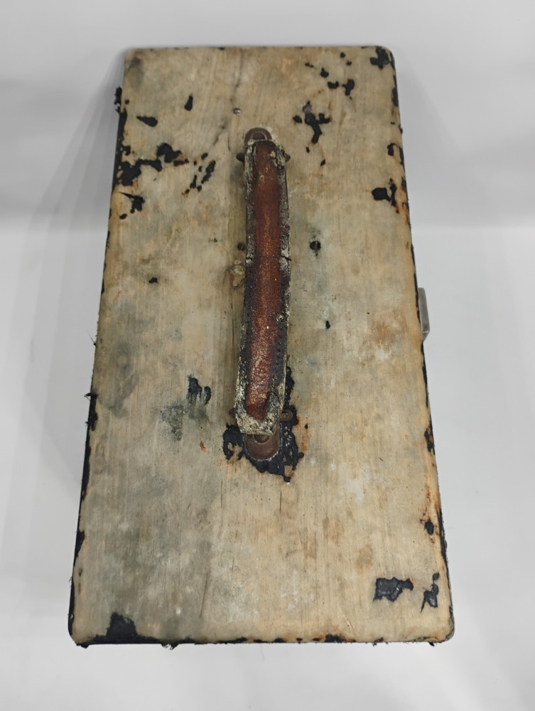 Vintage Antique Eernst Leitz Wetzlar Microscope With Worn Aged Case Untested