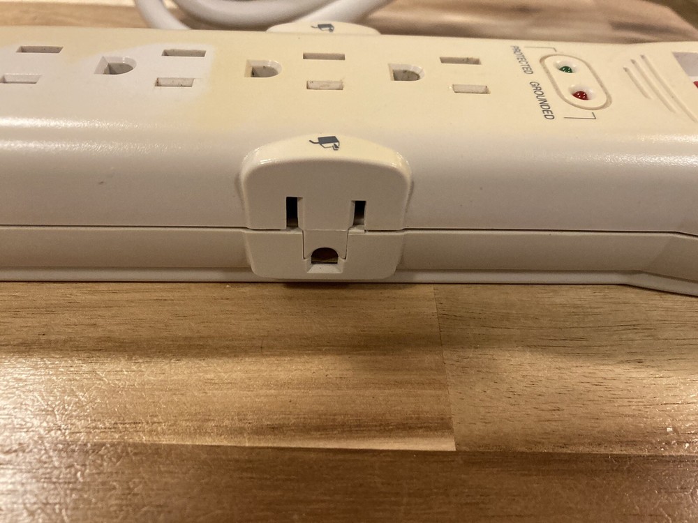 Tripp Lite STRIKER Surge Protector 7 OUTLETS