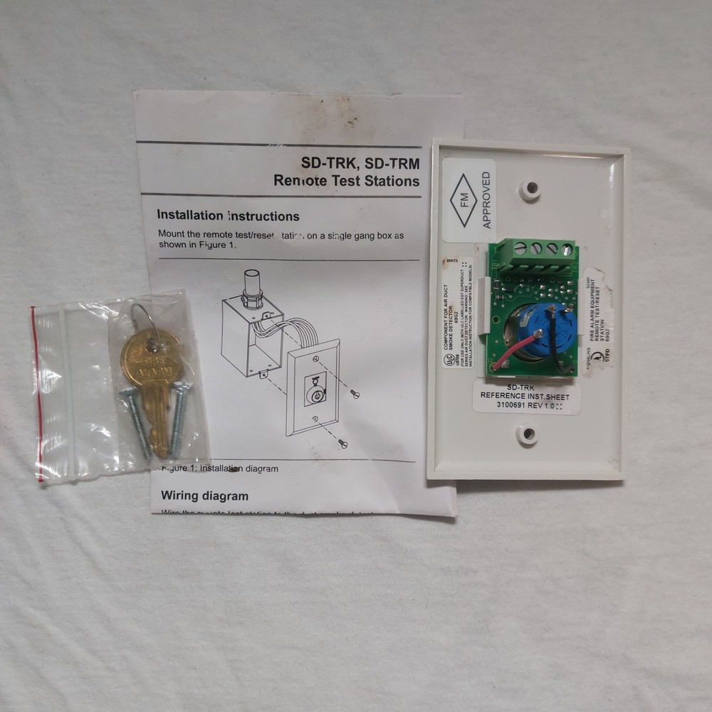 EDWARDS SD-TRK REMOTE RESET & TEST STATION SWITCH 2 KEYS 2W/SIG CAT45 Box Damage