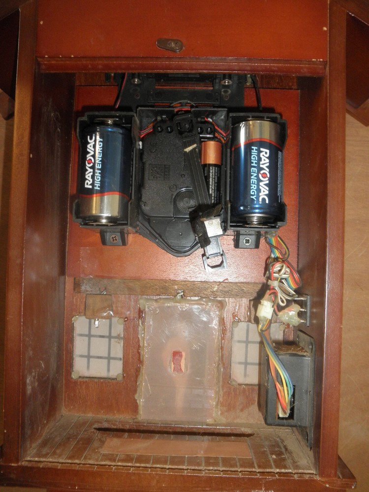 Cuckoo Clock John Wayne battery operated working 1 Day CK3009