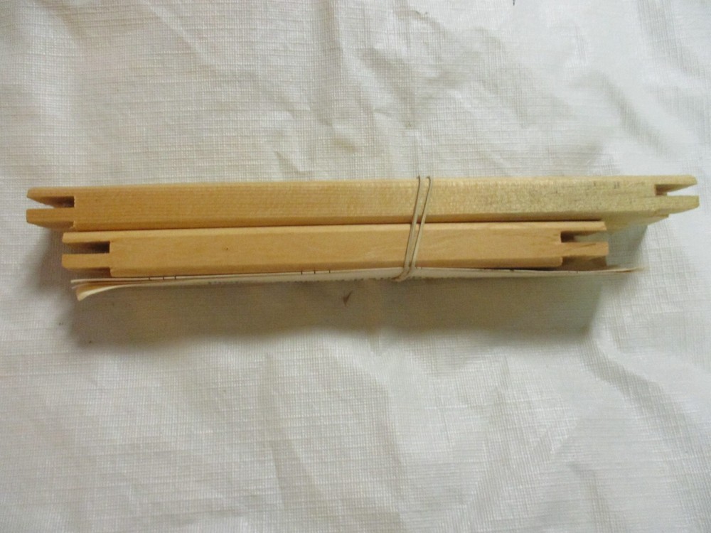 Creative Circle Wood Stretch 'N Stitch 8" x 10"