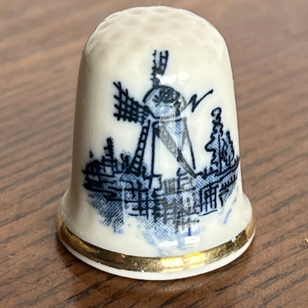 PORCELAIN THIMBLE Willow Blue Windmill Vintage