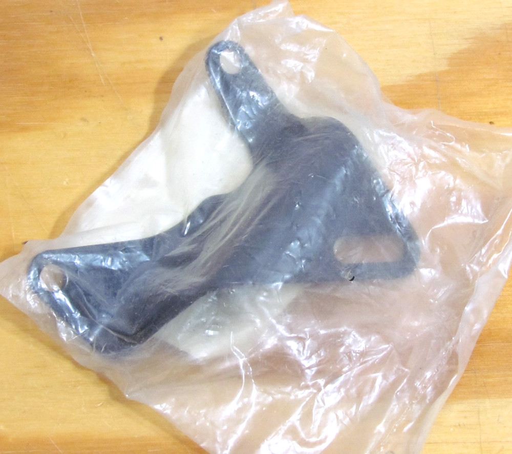 HARLEY-DAVIDSON BRACKET SUPPORT EXHAUST PIPE 65988-07A NOS
