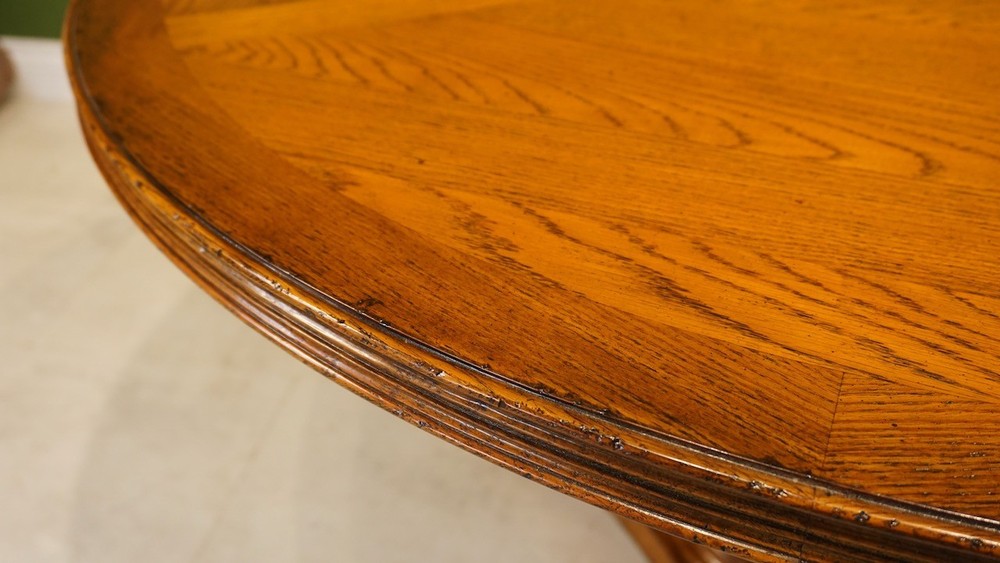 Beautiful 54" Round transitional Oak pedestal dining Kitchen table