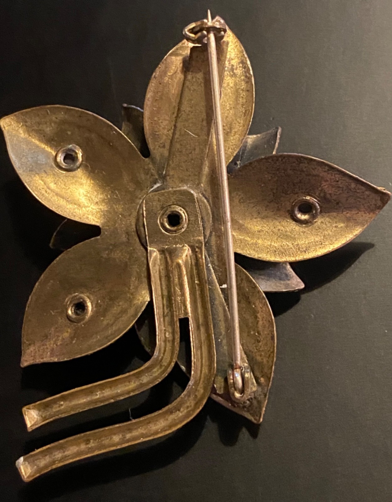 VTG Antique Gold Tone Layered Floral Brooch Gray Glass Cabochon Leaf Flower Pin