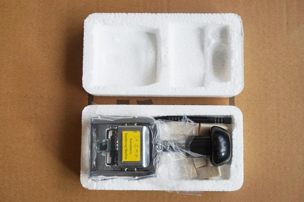 Self Inking 5 Digit Black Cap Stamping Automatic Numbering Machine Stick