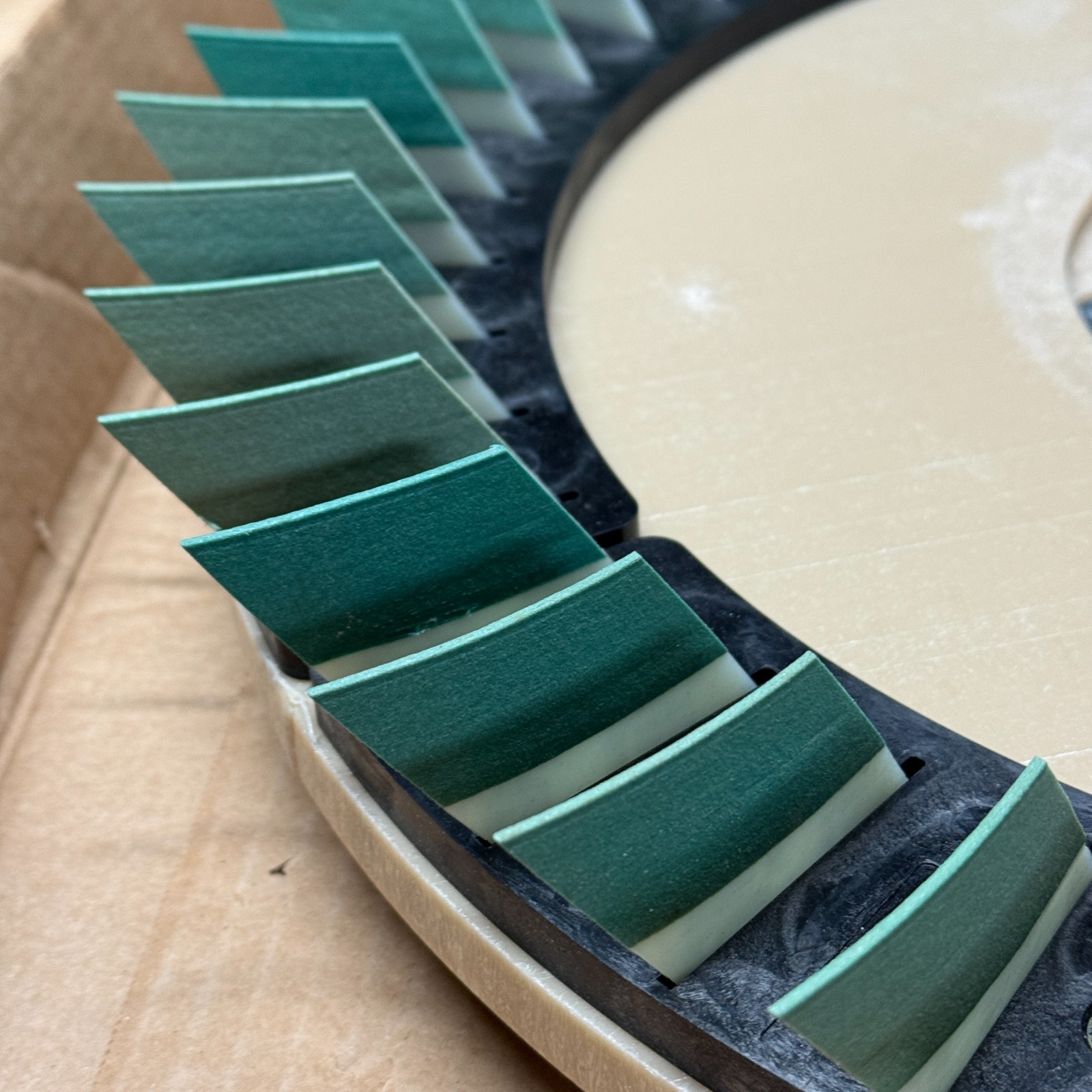 NOS DIAMABRUSH 912001240 Polymer Polishing Abrasive Pad 400 Grit 20" Diameter