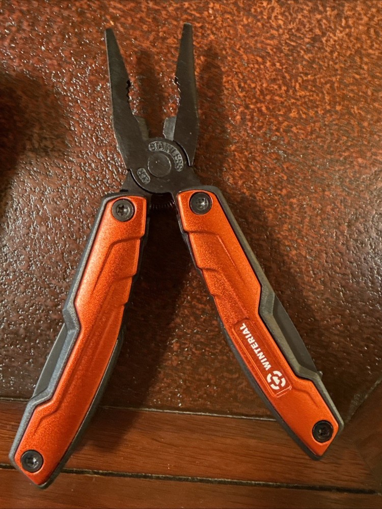 Winterial Multi-Tool w/ Case