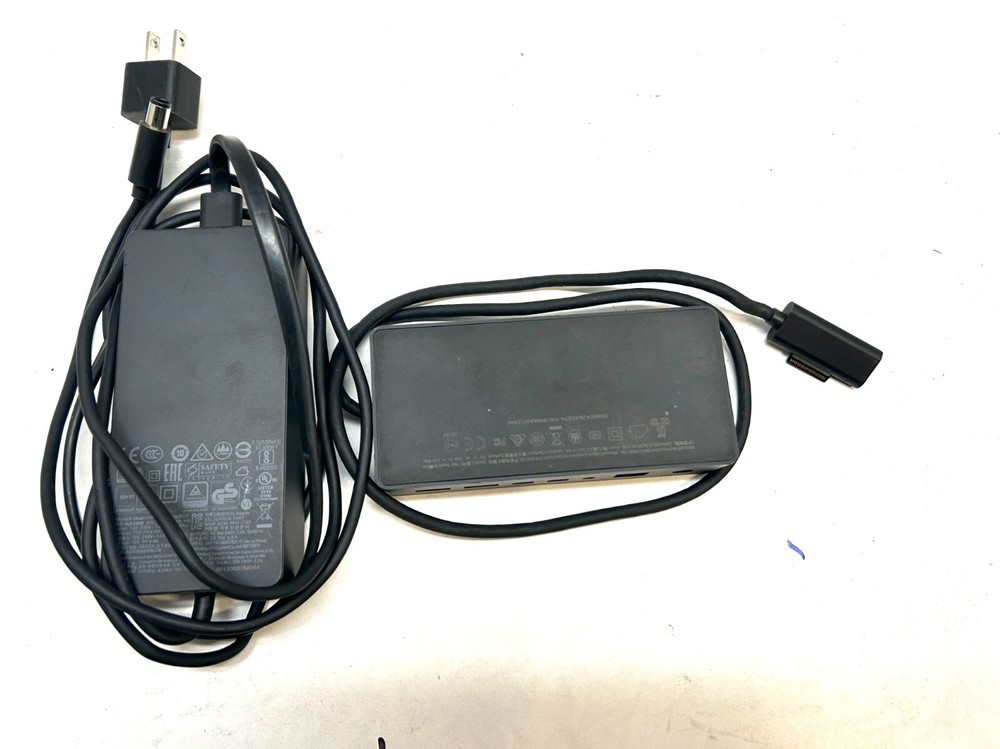 Microsoft Surface 1661 Microsoft Surface Docking Station w/90W Power Supply