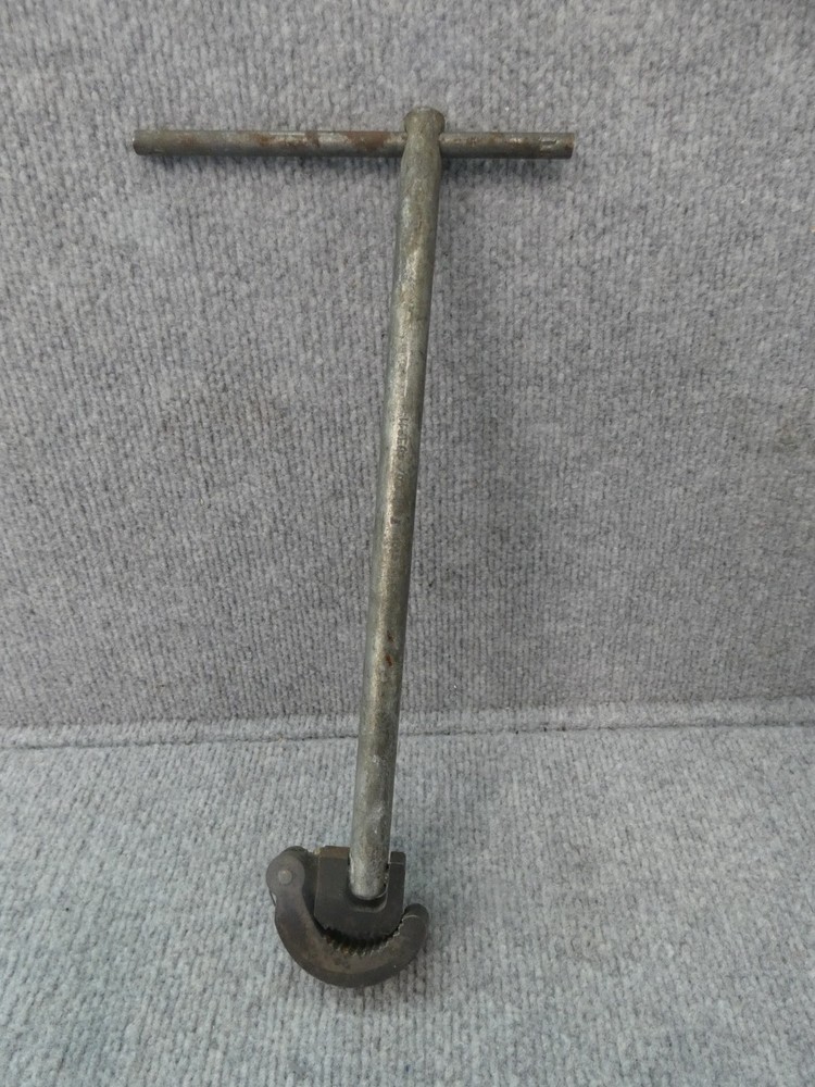 SUPERIOR TOOLS BASIN  PIPE WRENCH