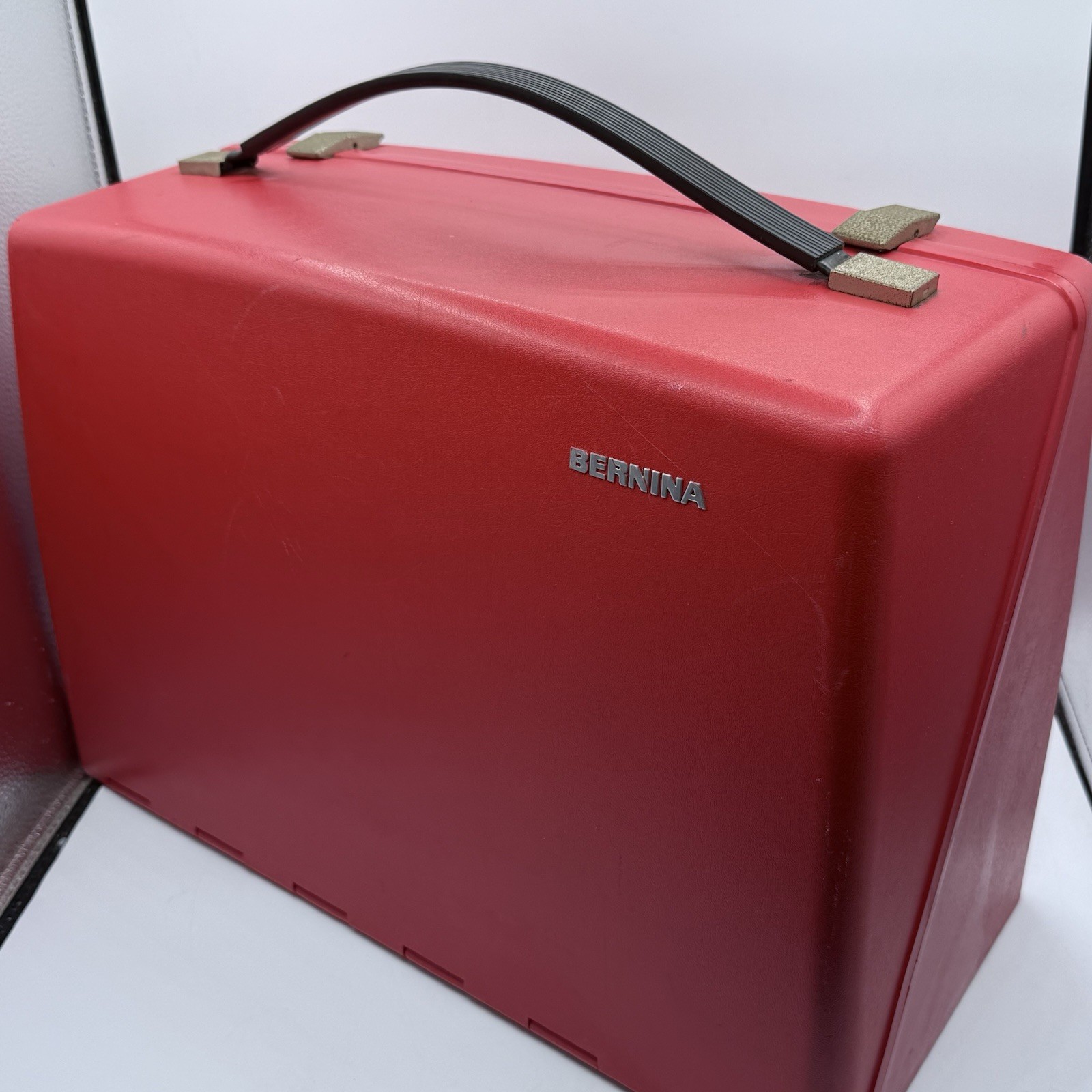 BERNINA 830 Record Sewing Machine Red Hard Case/Foot Pedal Storage/Extension