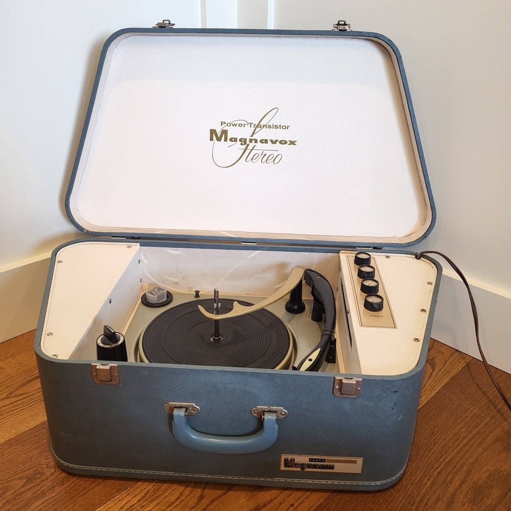 MAGNAVOX MICROMATIC Stereo Portable Luggage Record Player Needs Needle amazing