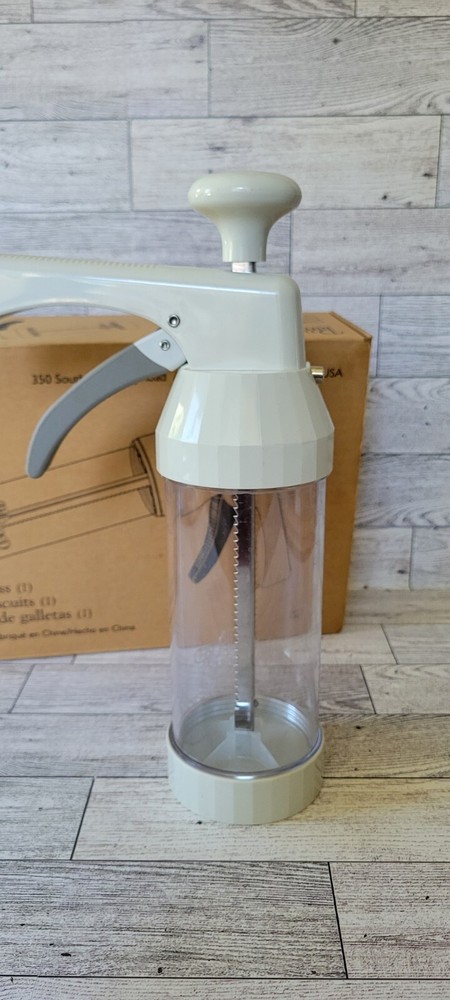 THE PAMPERED CHEF Cookie Press #1525 16 Cookie Discs Designs Baking Biscuits