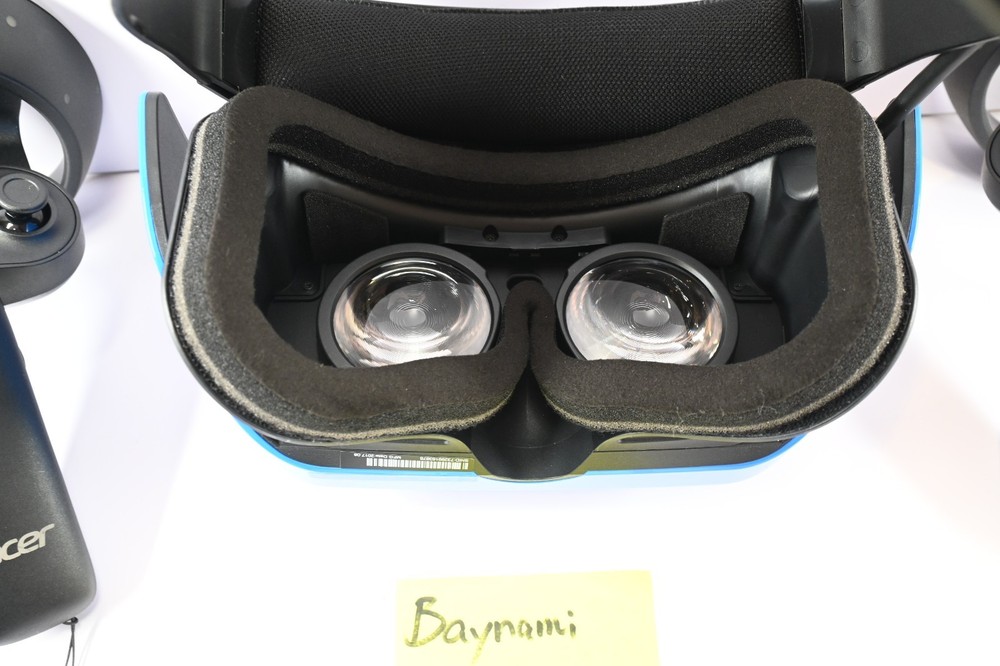 Acer Windows Mixed Reality VR DEV Headset w/ 2x Controllers H7001 - Tested