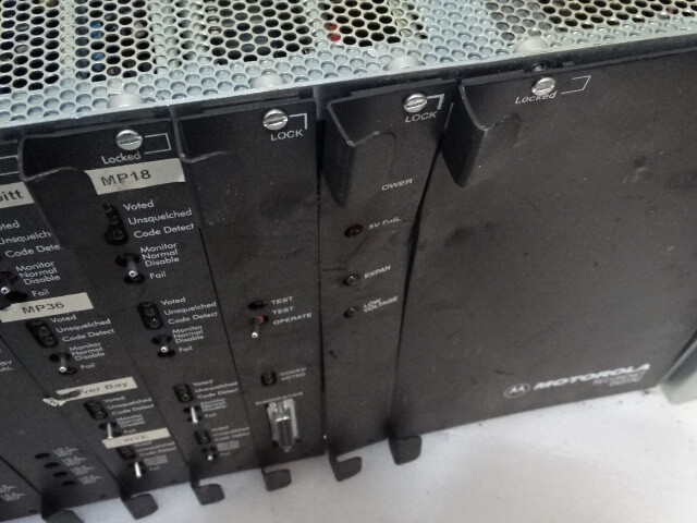 MOTOROLA Q2981A SECURENET DIGITAC COMPARATOR LOADED W/ CARD MODULES