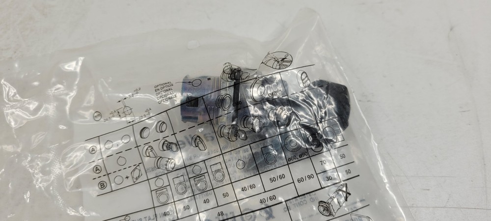 ALLEN-BRADLEY 800FM-KR35MX11 KEY SPRING RETURN SELECTOR SWITCH 3 Position