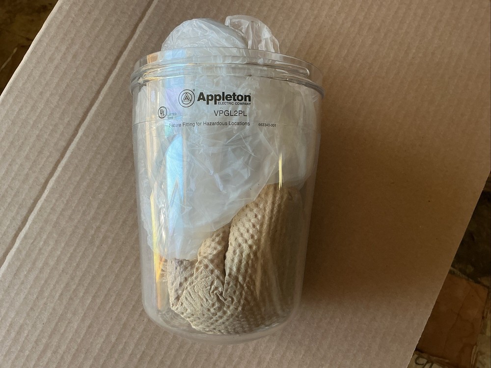 APPLETON POLYCARBONATE HAZARDOUS LOCATION FIXTURE FITTING VPGL-2PL