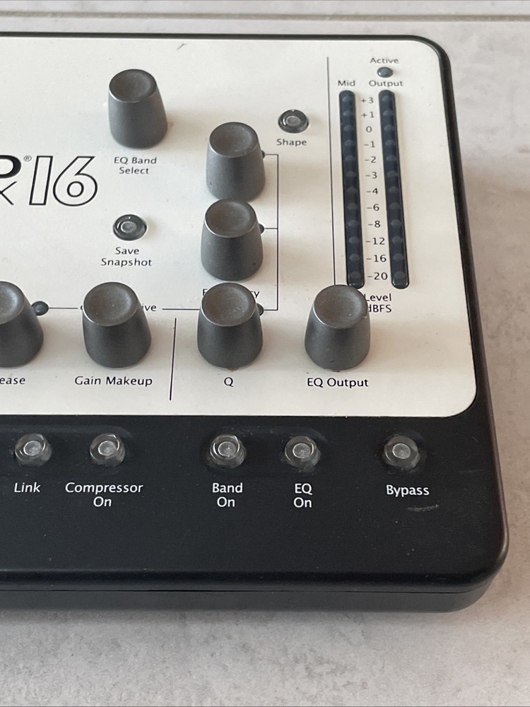 FOCUSRITE LIQUID MIX 16 FIREWIRE MIXER COMPRESSION EQ EMULATION POWERS ON