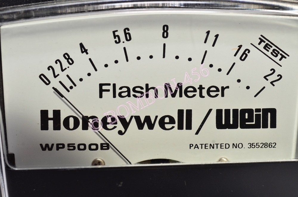 WEIN WP500B FLASHMETER W/ORIGINAL STORAGE CASE & MANUAL ALL IN MINT CONDITION.