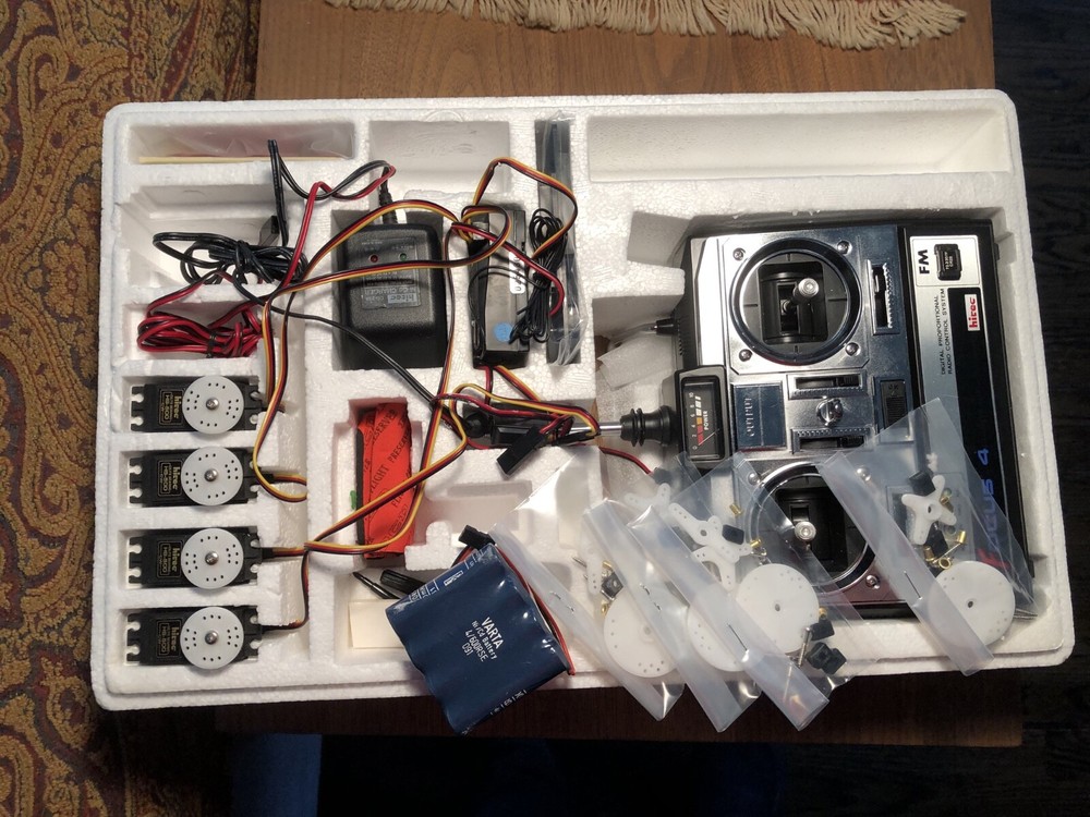 HITEC RADIO CONTROL FOCUS 4