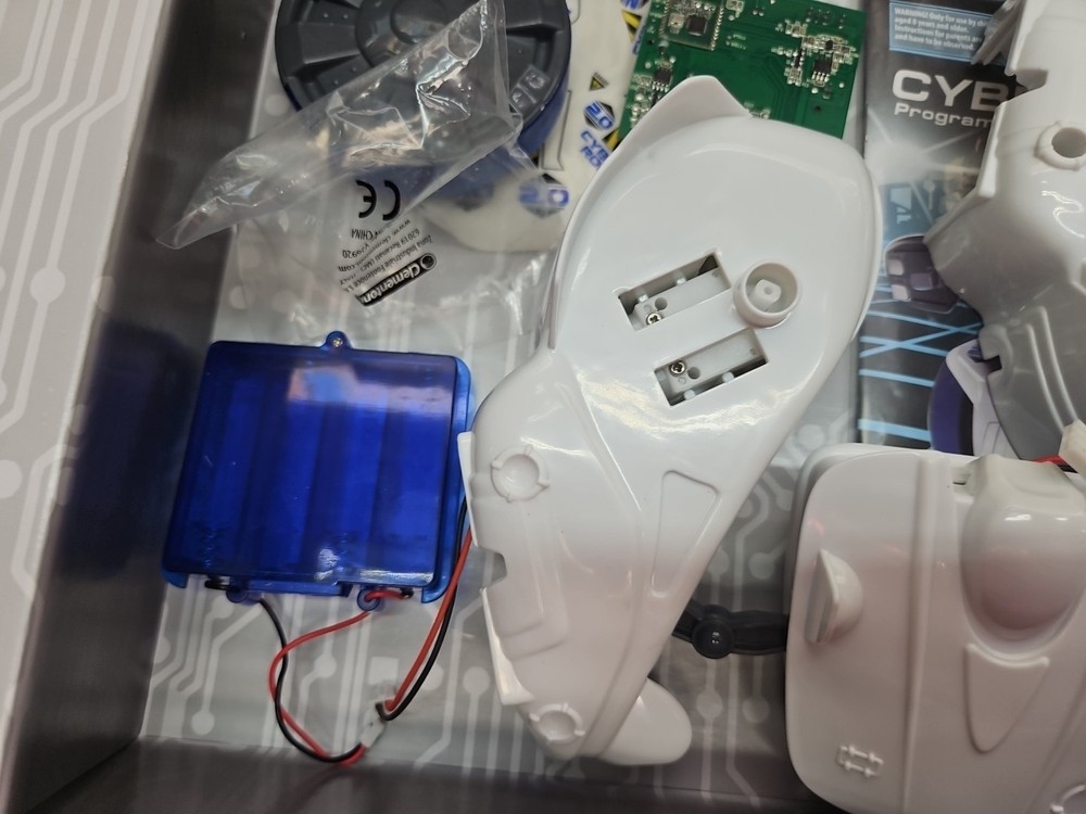 Clementoni Technologic Programmable Cyber Robot