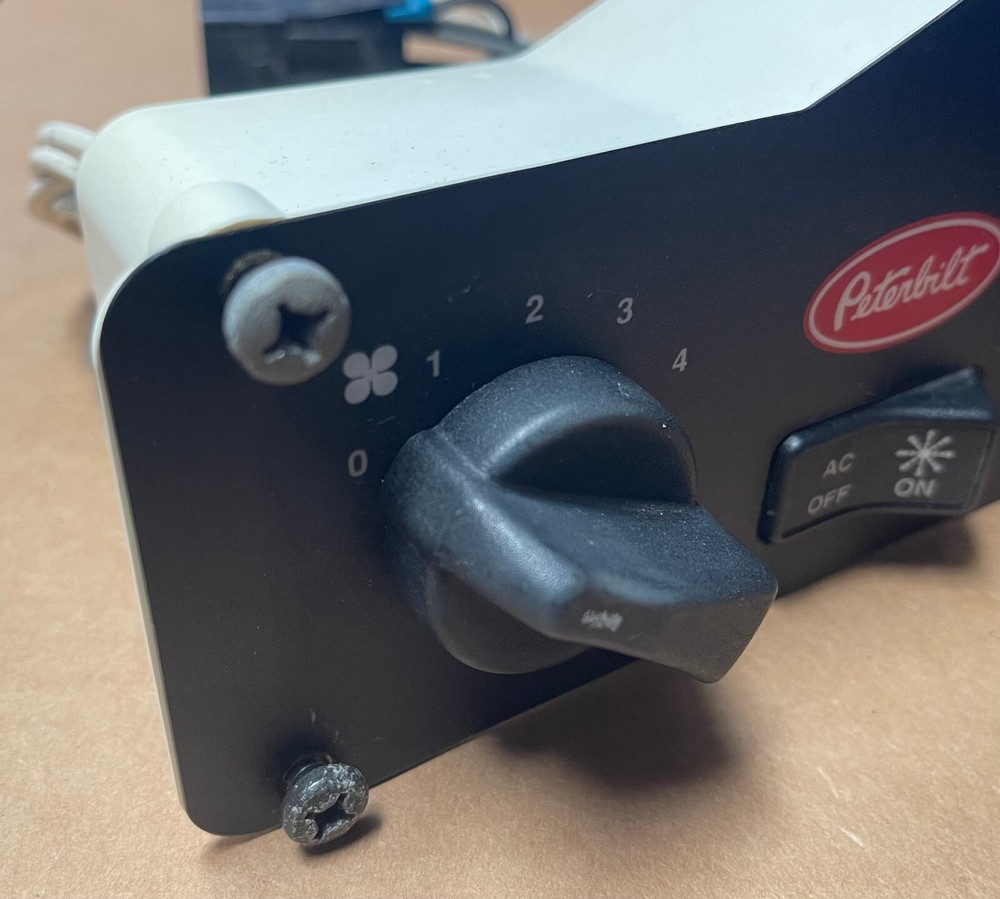 PETERBILT 386 Left/Driver Sleeper Control 29-06215