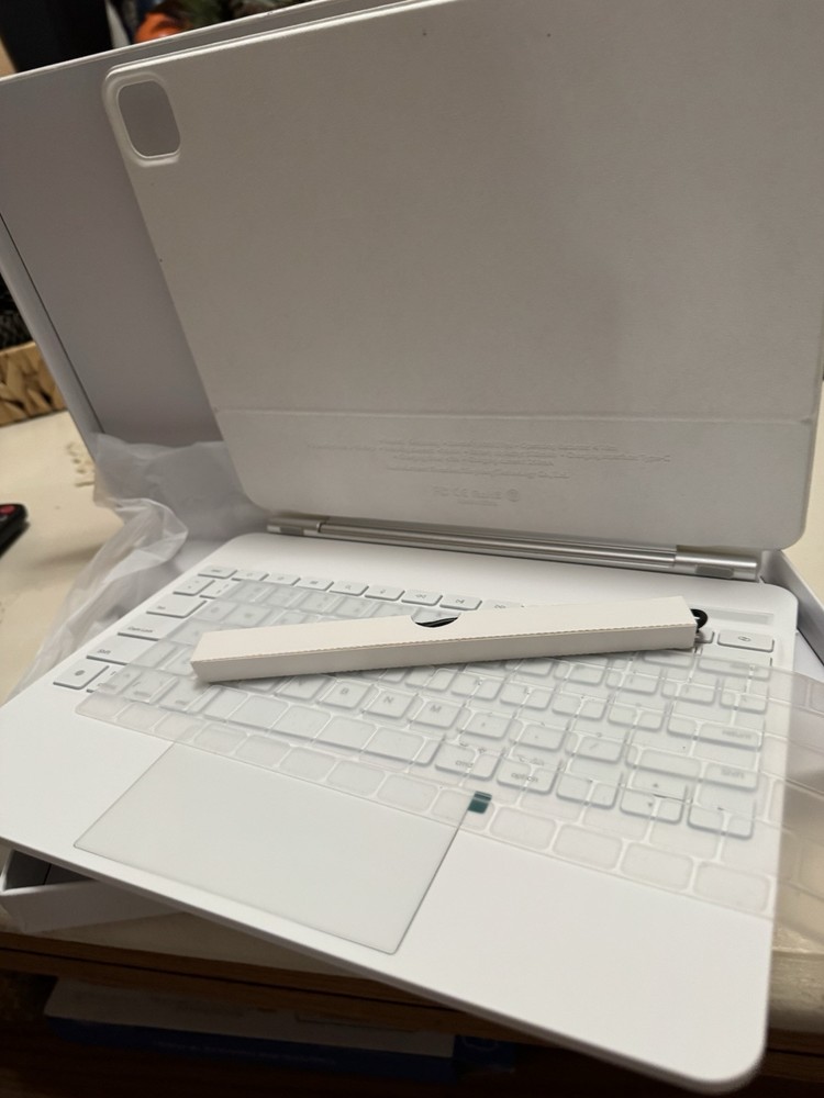 wireless keyboard iPad Pro 13