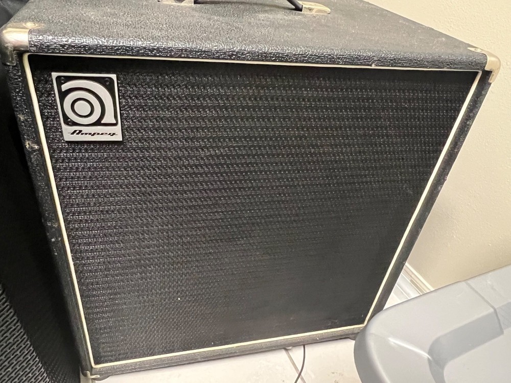 Ampeg BA115 Bass Amp