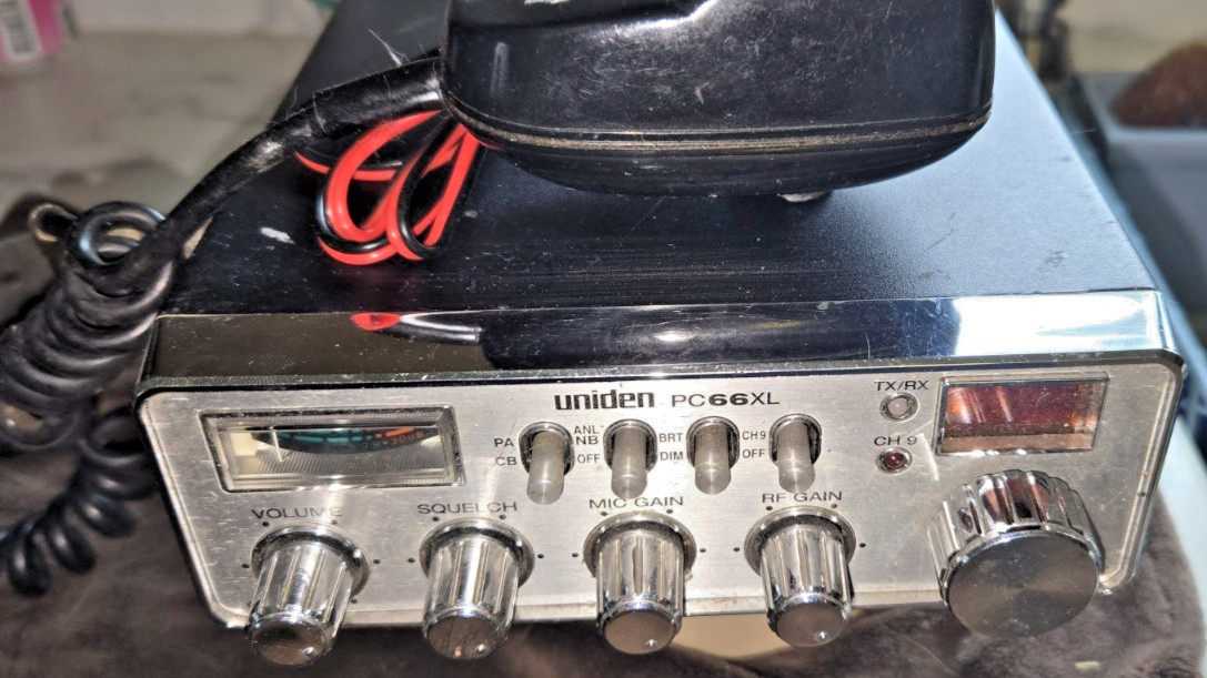 Uniden PC66XL 40-Channel CB Radio Mic and power cord