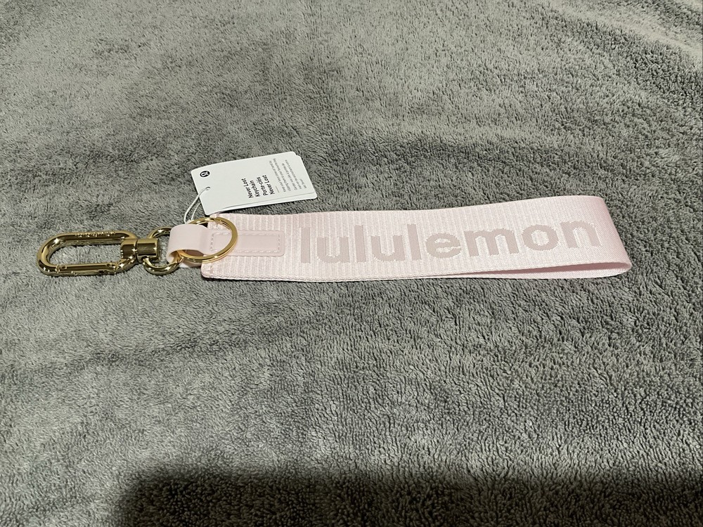 LULULEMON NEVER LOST KEYCHAIN BLISSFUL PINK/ LIGHT IVORY NWT!