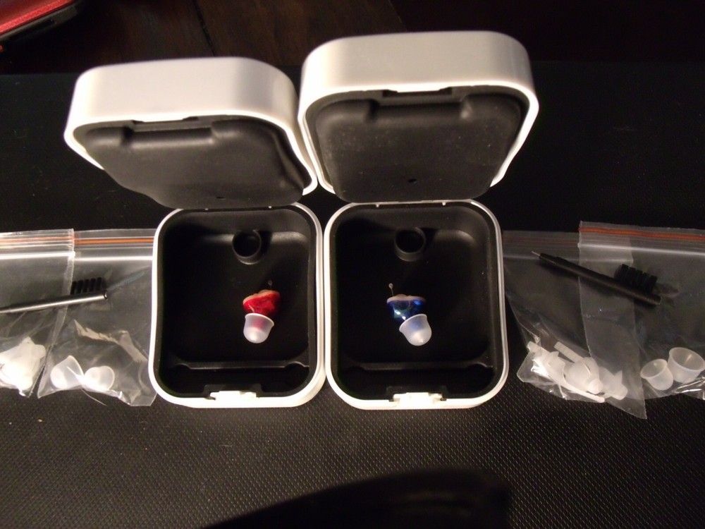 TWO TINY IN EAR CIC DIGITAL HEARING AMPLIFIER SMART CHIP 3 PROGRAMS NO TEST