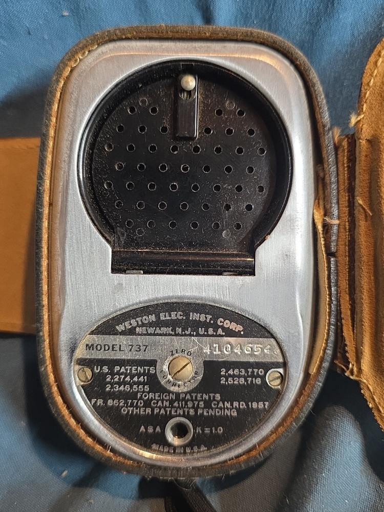 Vintage WESTON MASTER III Light Meter Model 737 W/ Leather Case
