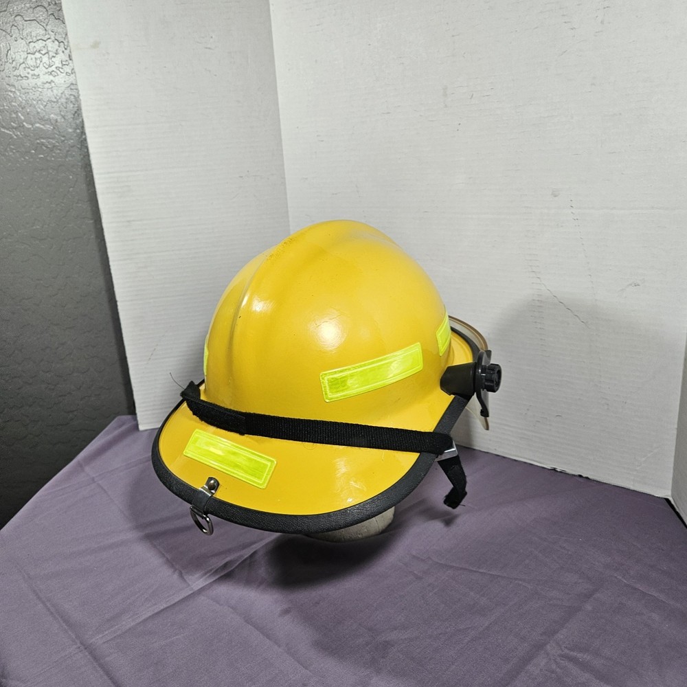 Cairns MSA 660C Metro Fire Helmet Size Medium 4" w/ Tuffshield Faceshield