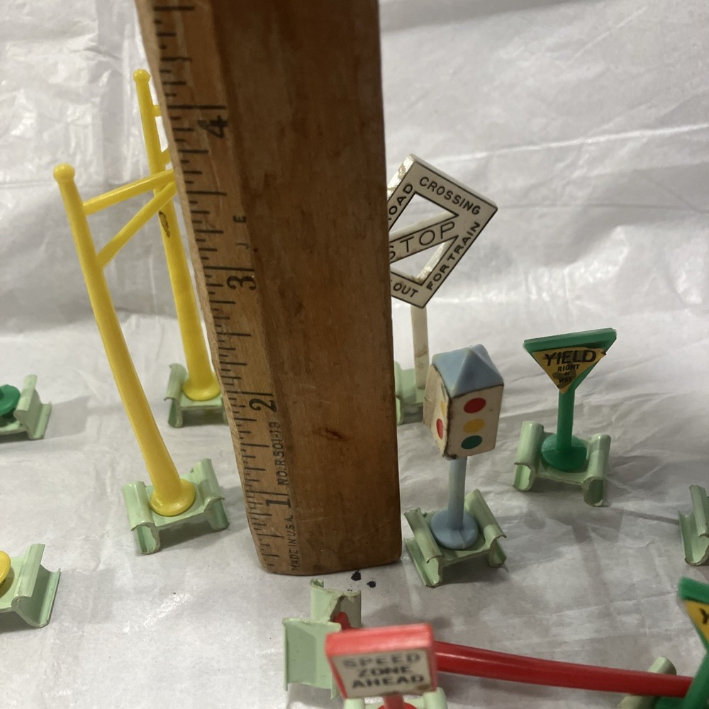 Vintage HO Scale Assorted RR & Traffic Signs, Light Posts And Extra Holders