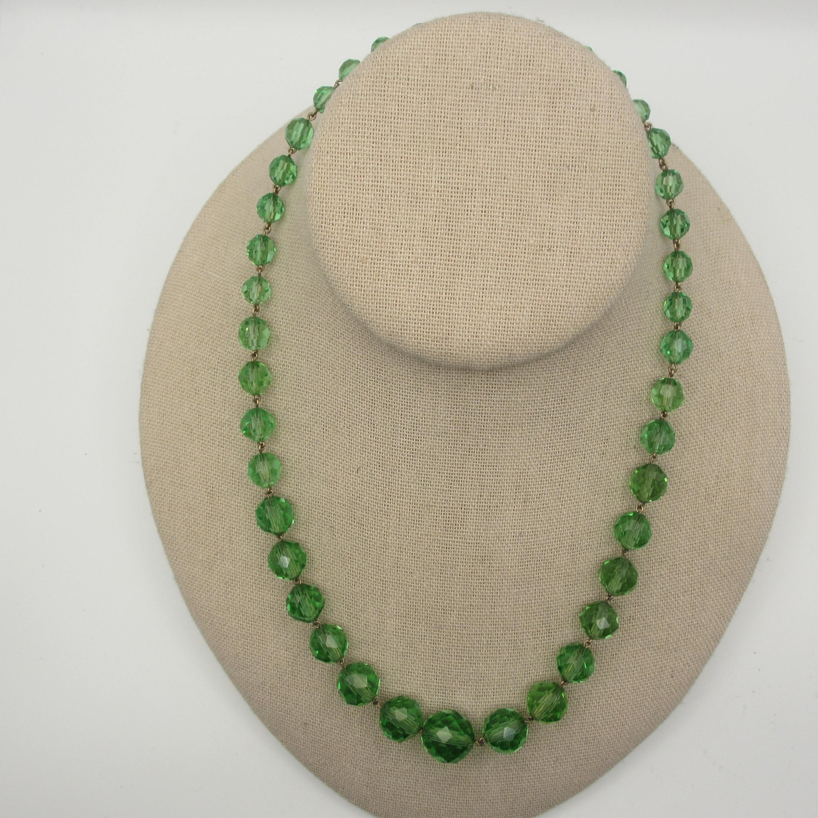 Vintage Glass Necklace Beaded Faceted Green Graduated 17 Inch