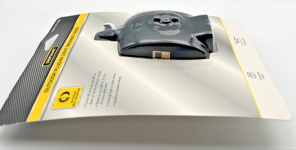 Defiant Outdoor Plug-In Light Sensing Timer 15 amp General Purpose NEW