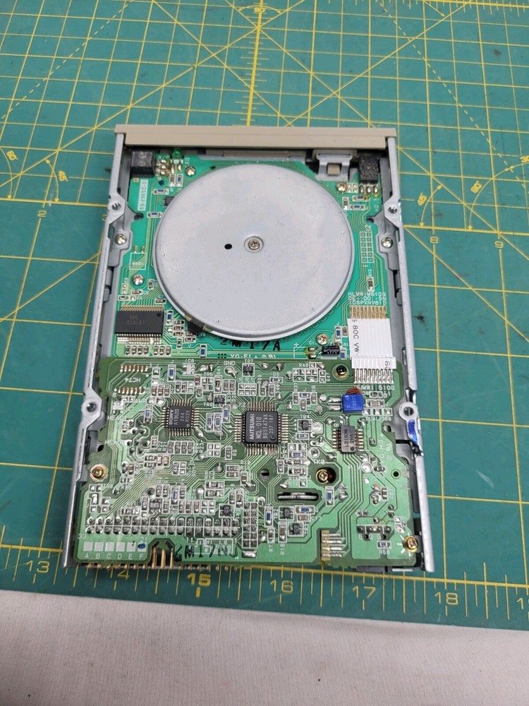 Newtronics Mitsumi D359T3 3.5" Jumperable Floppy Disk Drive Untested