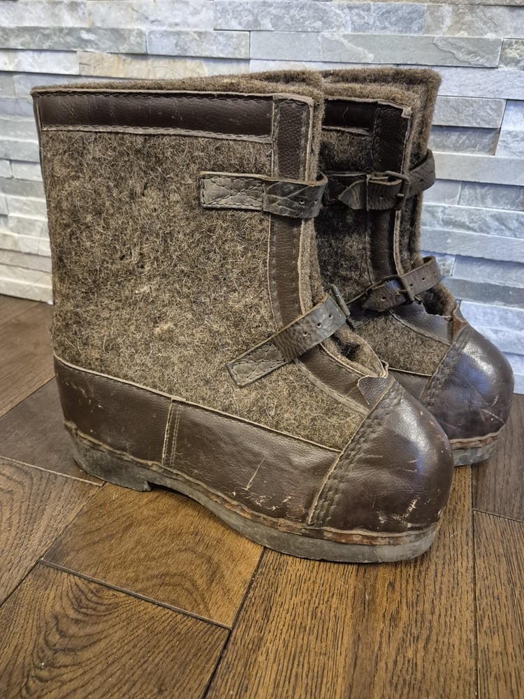 WW2 German Army Winter Sentry Boots, both maker label 1943 made, nice