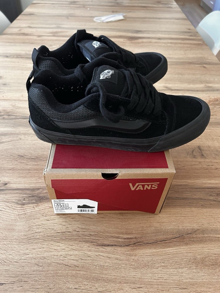 VANS Black Knuskools