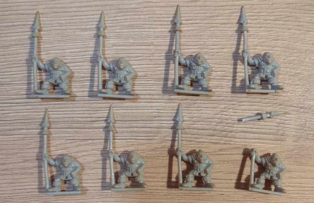 Warhammer Battle Forest Goblins x8 - 1 Broken Spear