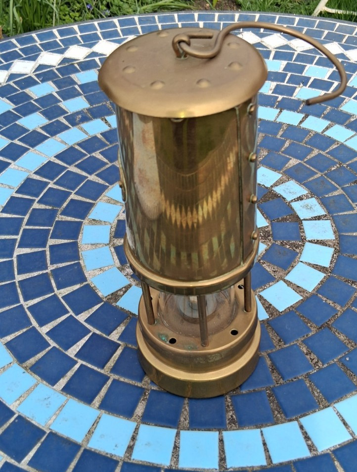 FERNDALE COAL COLLIERY MINERS LAMP ~ TRACKED POST